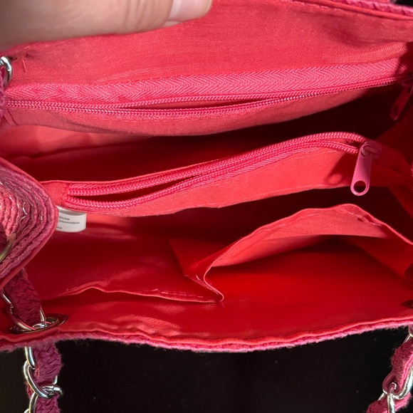 Elegant Pink Crochet Shoulder Bag with Chain Strap - Picture 4 of 8